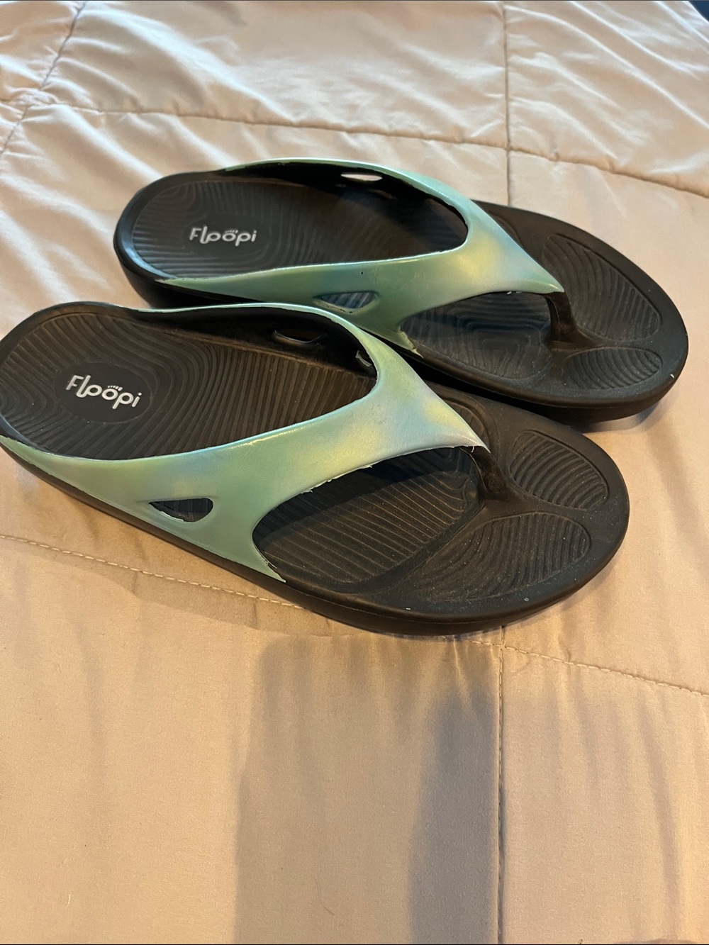 Women's  Floopi Blair Black and Iridescent Green Flip Flop Sandals. Size W8